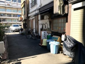 とんかつ　いもや　は路地裏