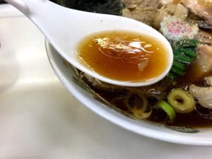 青島ラーメンはスープからすすれ!