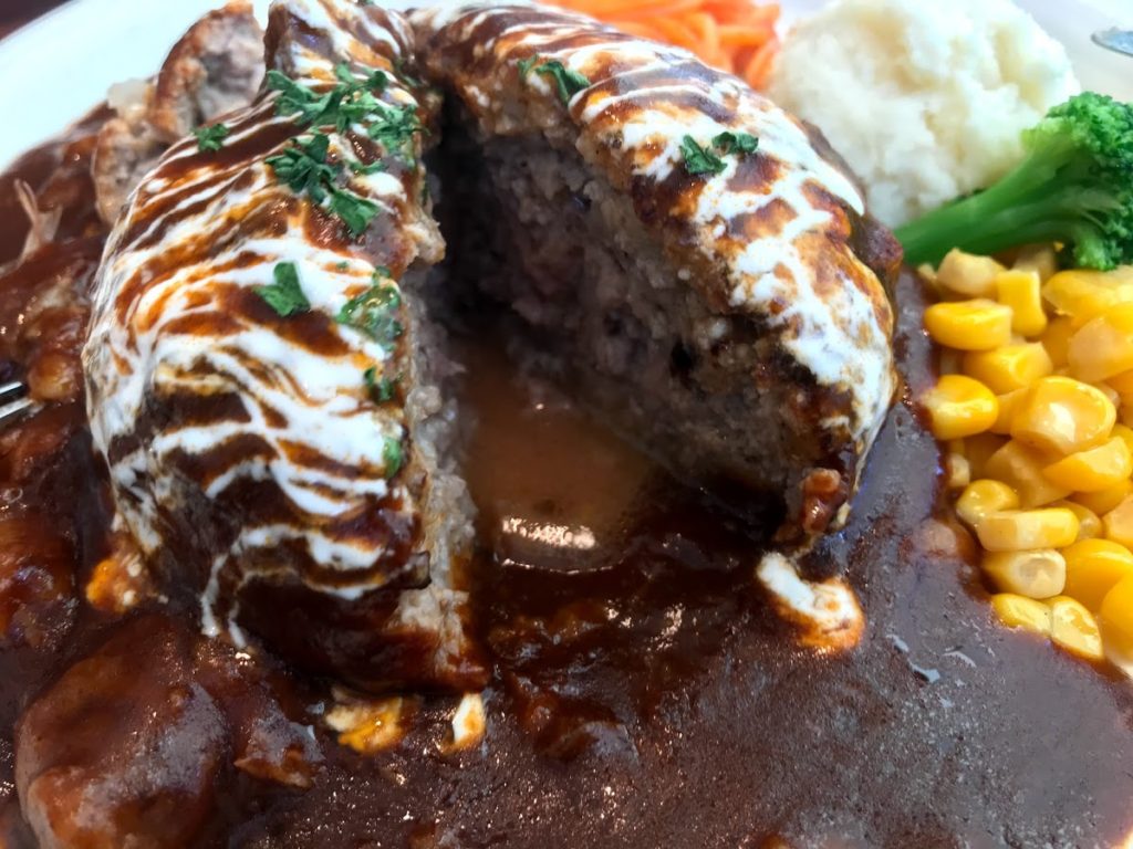 牛すじデミグラハンバーグ